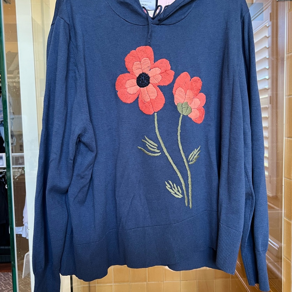NEVER WORN! Evys Tree Floral Embroidered Women's Sweater